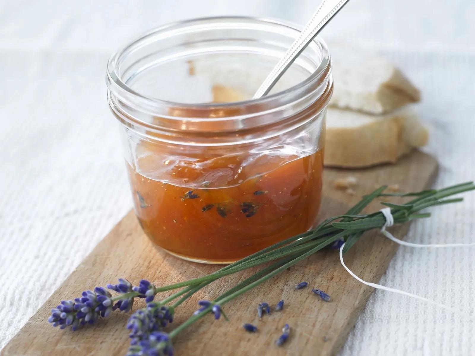 Aprikosenmarmelade mit Lavendel Rezept | EAT SMARTER