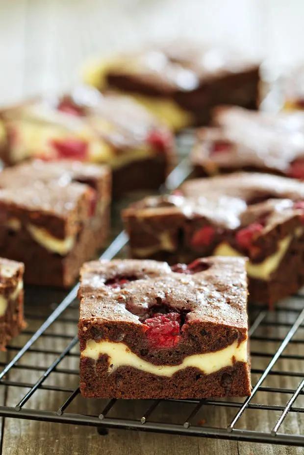 Rezept: Cheesecake-Brownies mit Himbeeren | Dessert ideen, Brownies ...