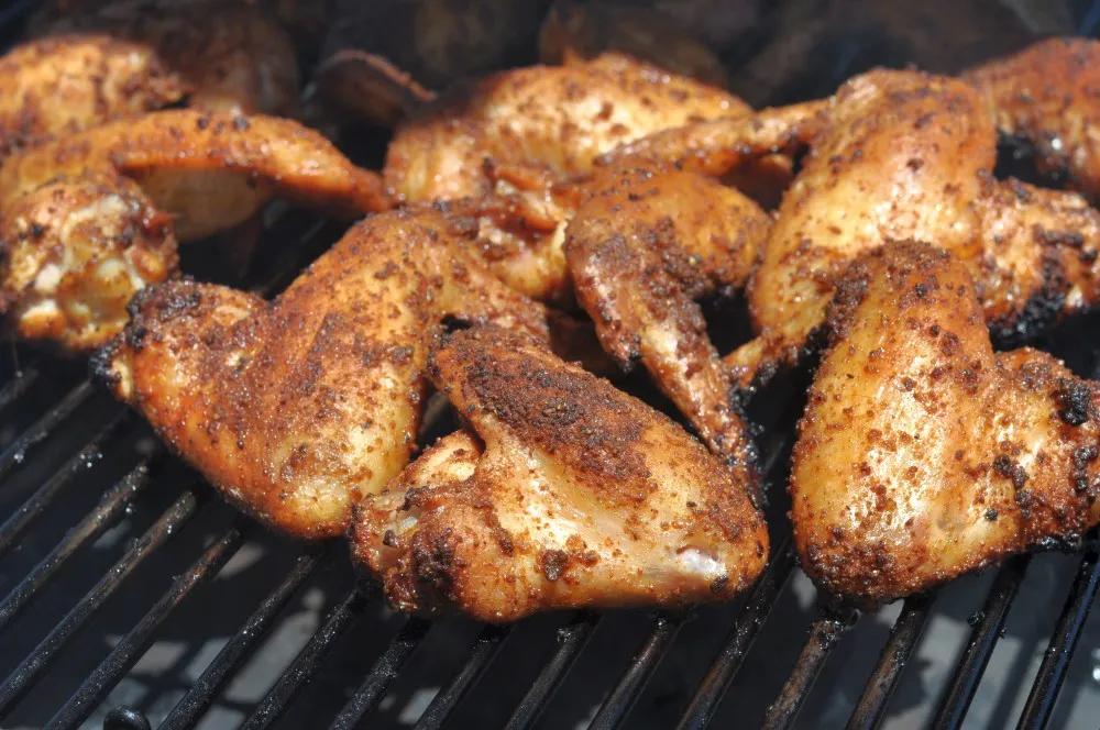 Asian Sticky Wings - Rezept für asiatische Hähnchenflügel | BBQPit.de