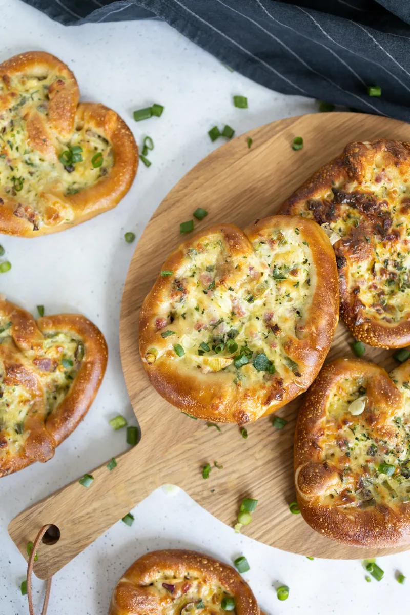 Flammkuchen Brezeln - Partysnack zum Vorbereiten