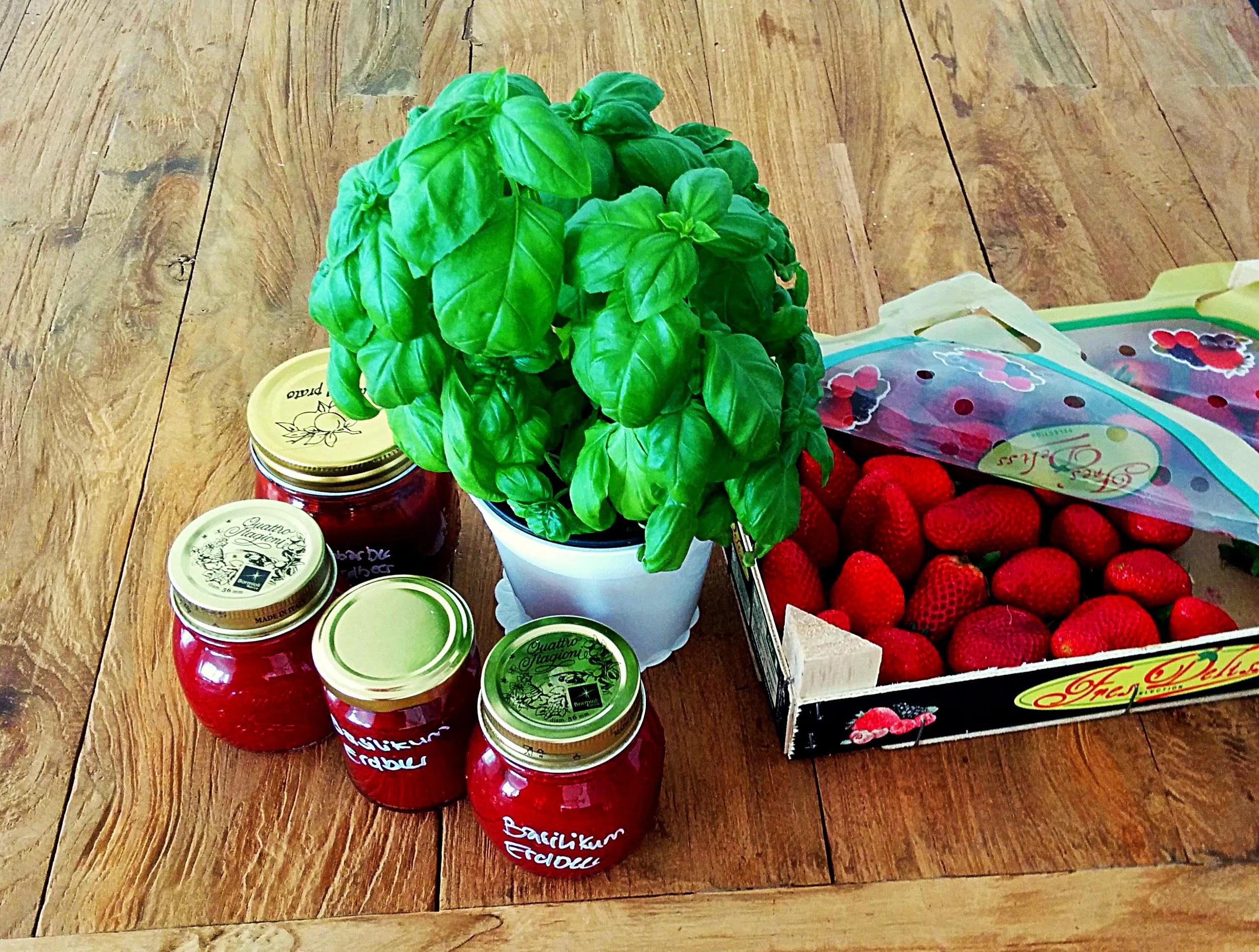Foodwaste – Erdbeerkonfitüre mit Basilikum – zum fressn gern.