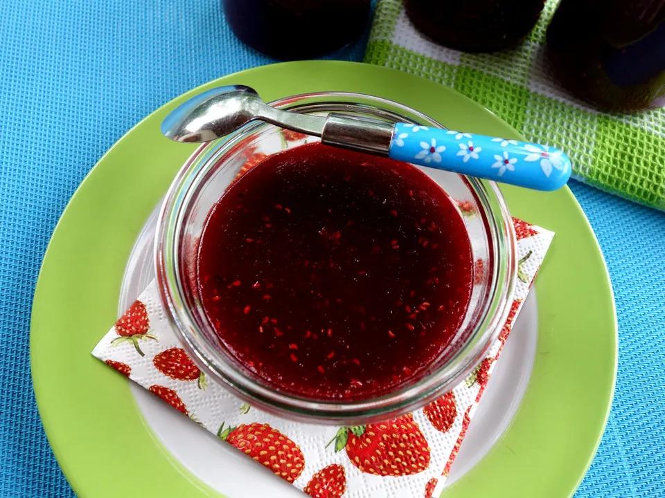 Rhabarber - Himbeer - Erdbeer - Marmelade mit Genever von Panamahase ...