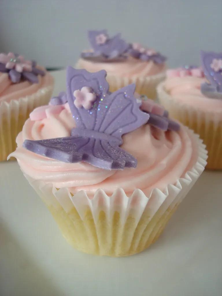 Birthday butterfly cupcakes | Vanilla cupcakes with pink van… | Flickr