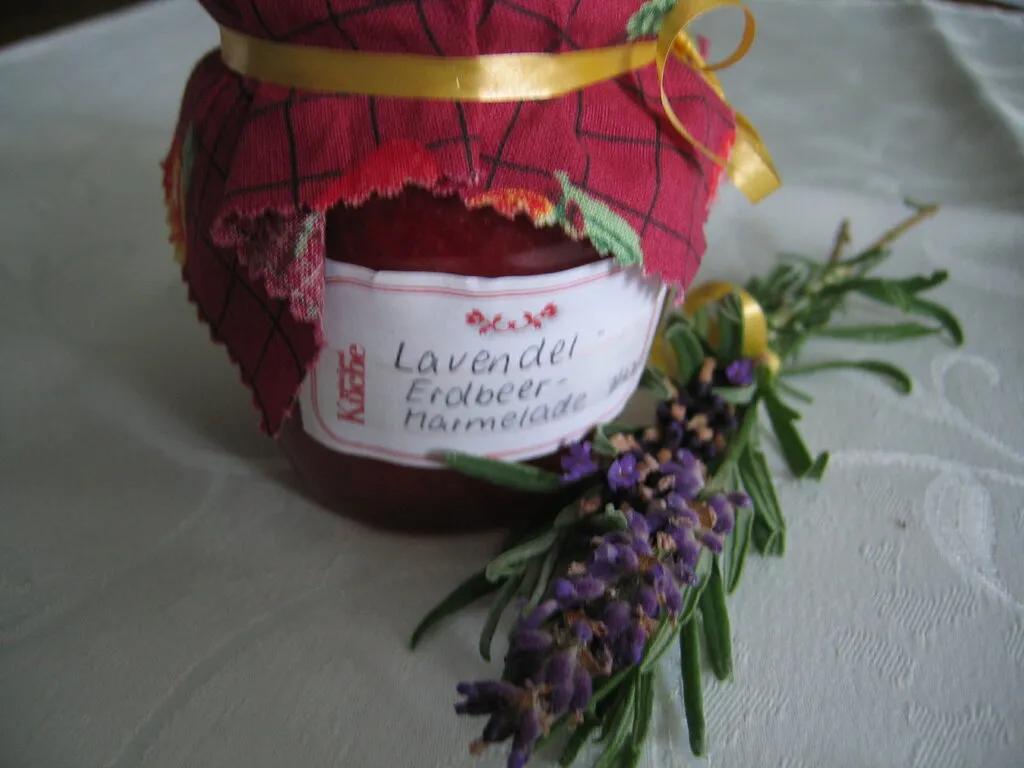 Lavendel-Erdbeer-Marmelade - einfach &amp; lecker | DasKochrezept.de