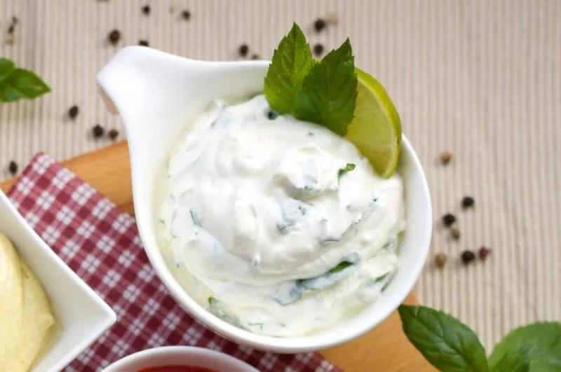 Kräuterdip: schnelles Dip Rezept mit Joghurt und Kräutern | cooknsoul.de