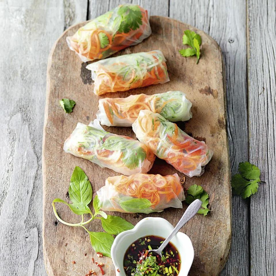 Vietnamesische Sommerrollen | Gemüsespirelli Rezept | Küchengötter