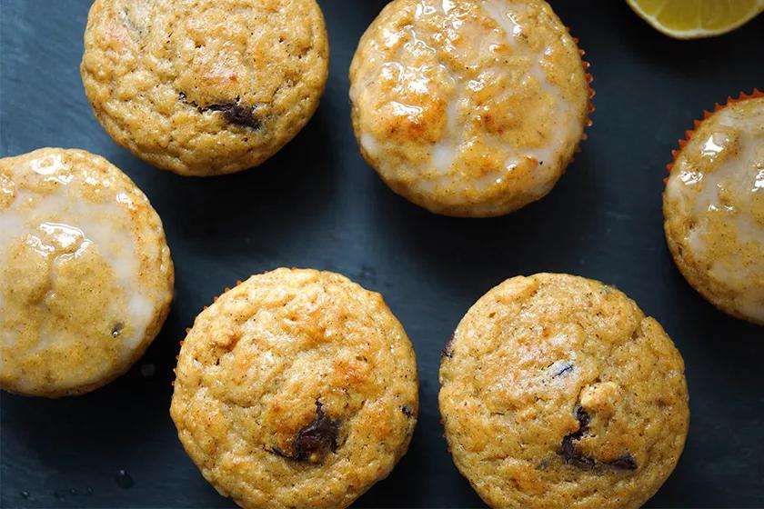 Zitronen-Buttermilch-Muffins mit Schokolade | Rezept | Elle Republic