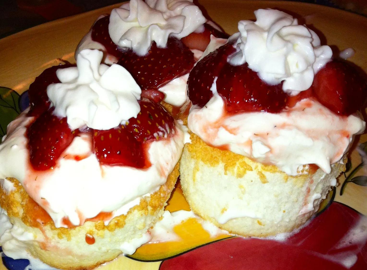 Our Cooking Obsession: Mini Stuffed Strawberry Shortcakes