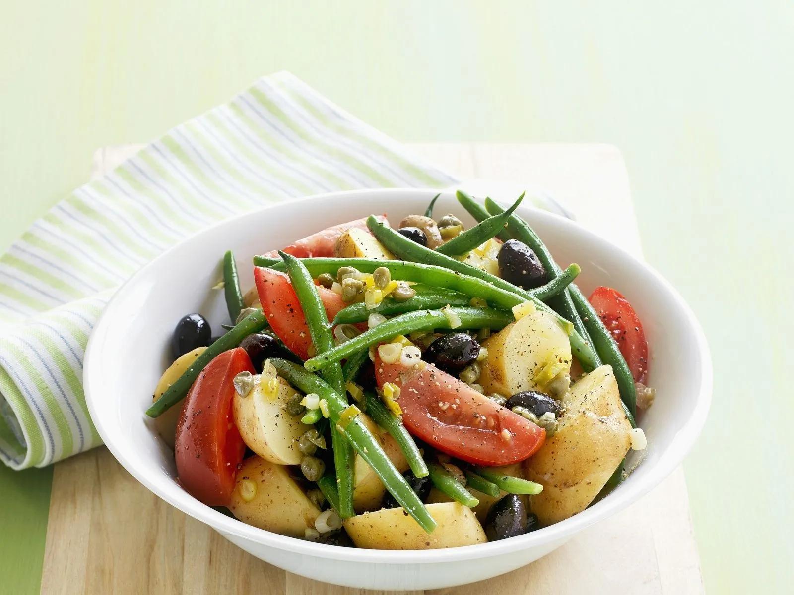 Kartoffelsalat mit grünen Bohnen Rezept | EAT SMARTER