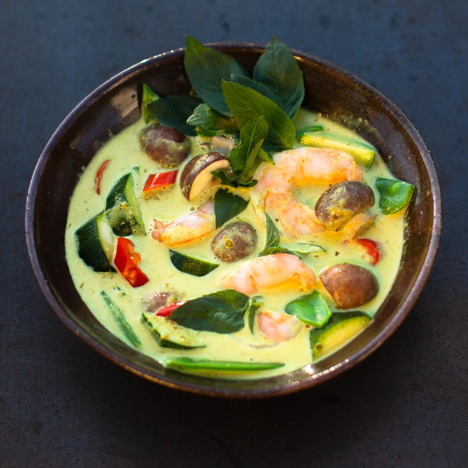 Grünes Thai Curry mit Garnelen – Rezept &amp; Kochbox | asiastreetfood