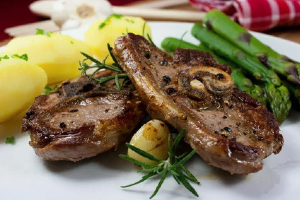 Lammkoteletts | Rezept | Schweinefleisch rezepte backofen, Lammkotelett ...