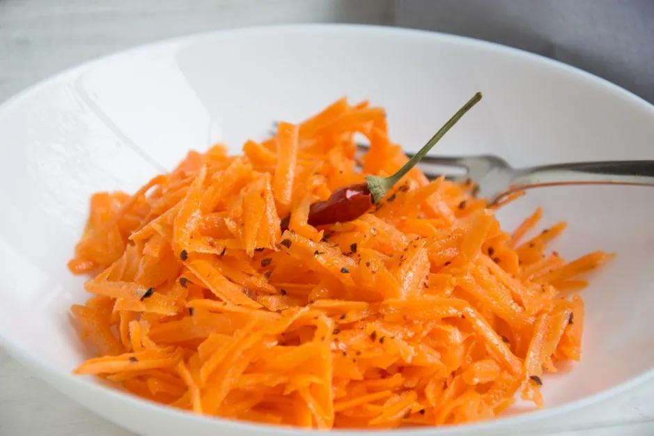 Karottensalat mit Chili - Rezept