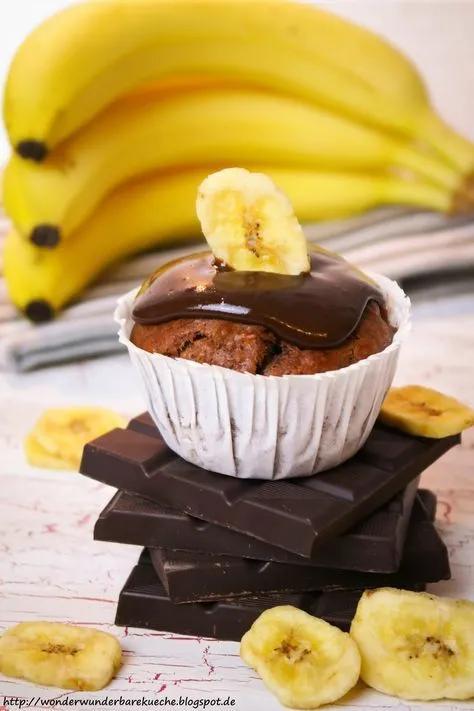Schnelle, einfache, saftige Bananenmuffins mit dunkler Schokoladen ...