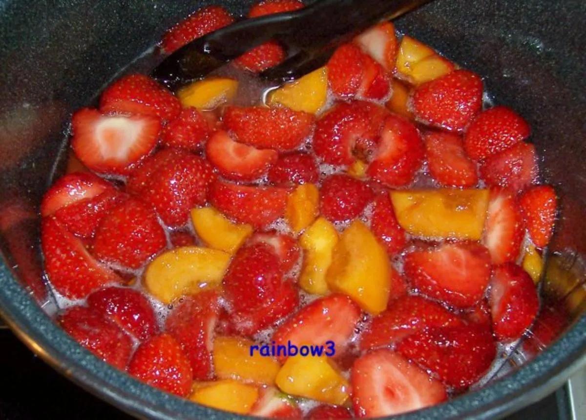 Einmachen: Erdbeer-Aprikosen-Marmelade mit Aprikosenkernen - Rezept ...