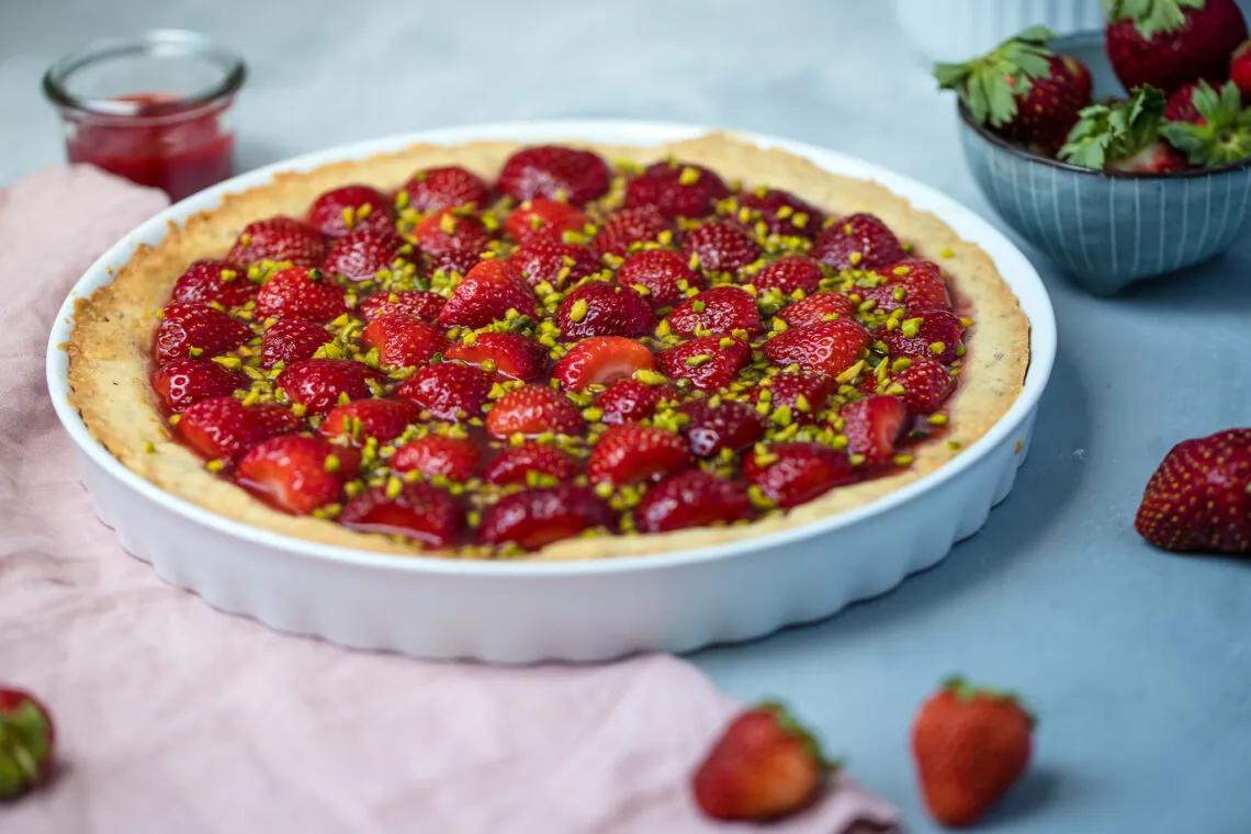 Erdbeerwochen: Cremige Vanillemasse mit fruchtigen Erdbeeren und ...