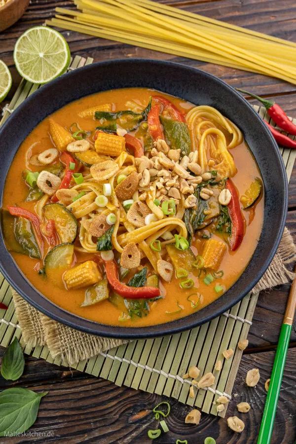 Rotes Thai Curry vegetarisch mit Gemüse