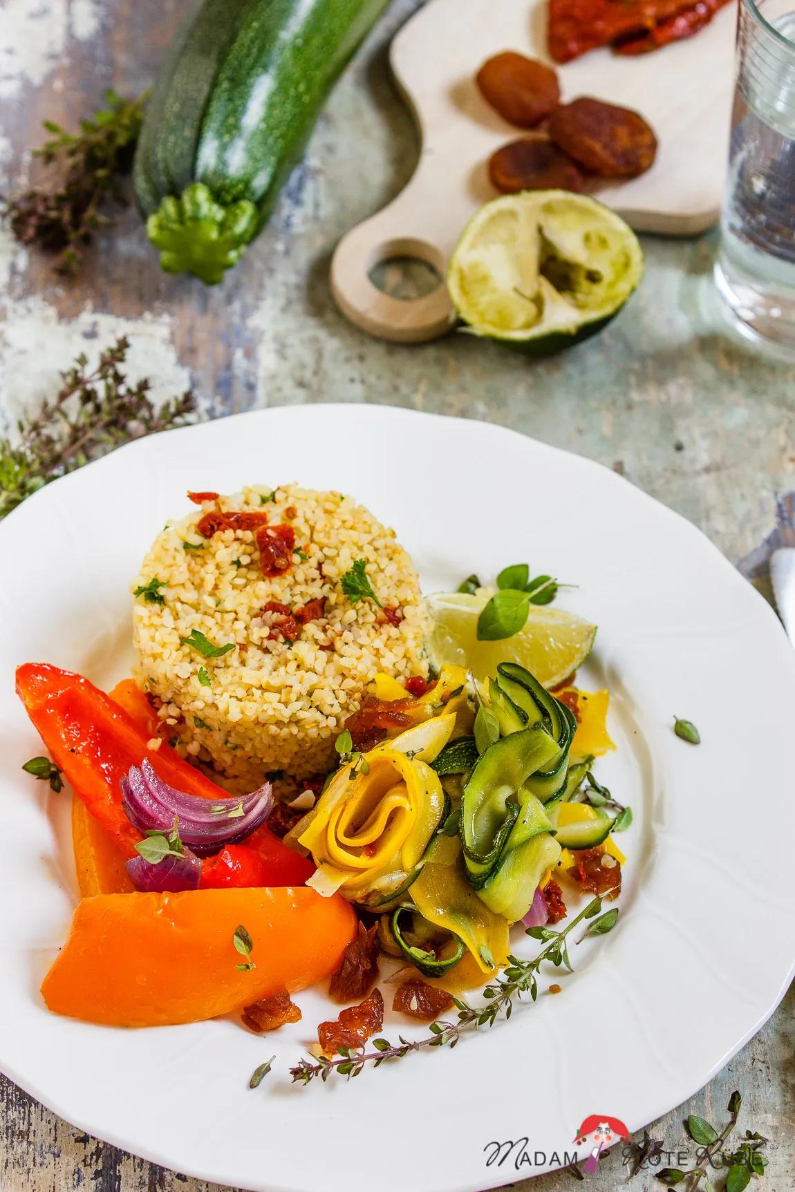 Zucchini-Antipasti-Salat aus dem Ofen mit Bulgur - das kann nur der ...