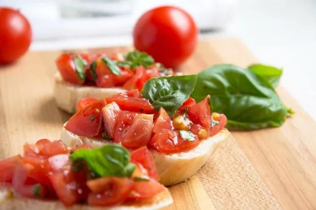 Tomaten-Bruschetta mit Basilikum - Rezept