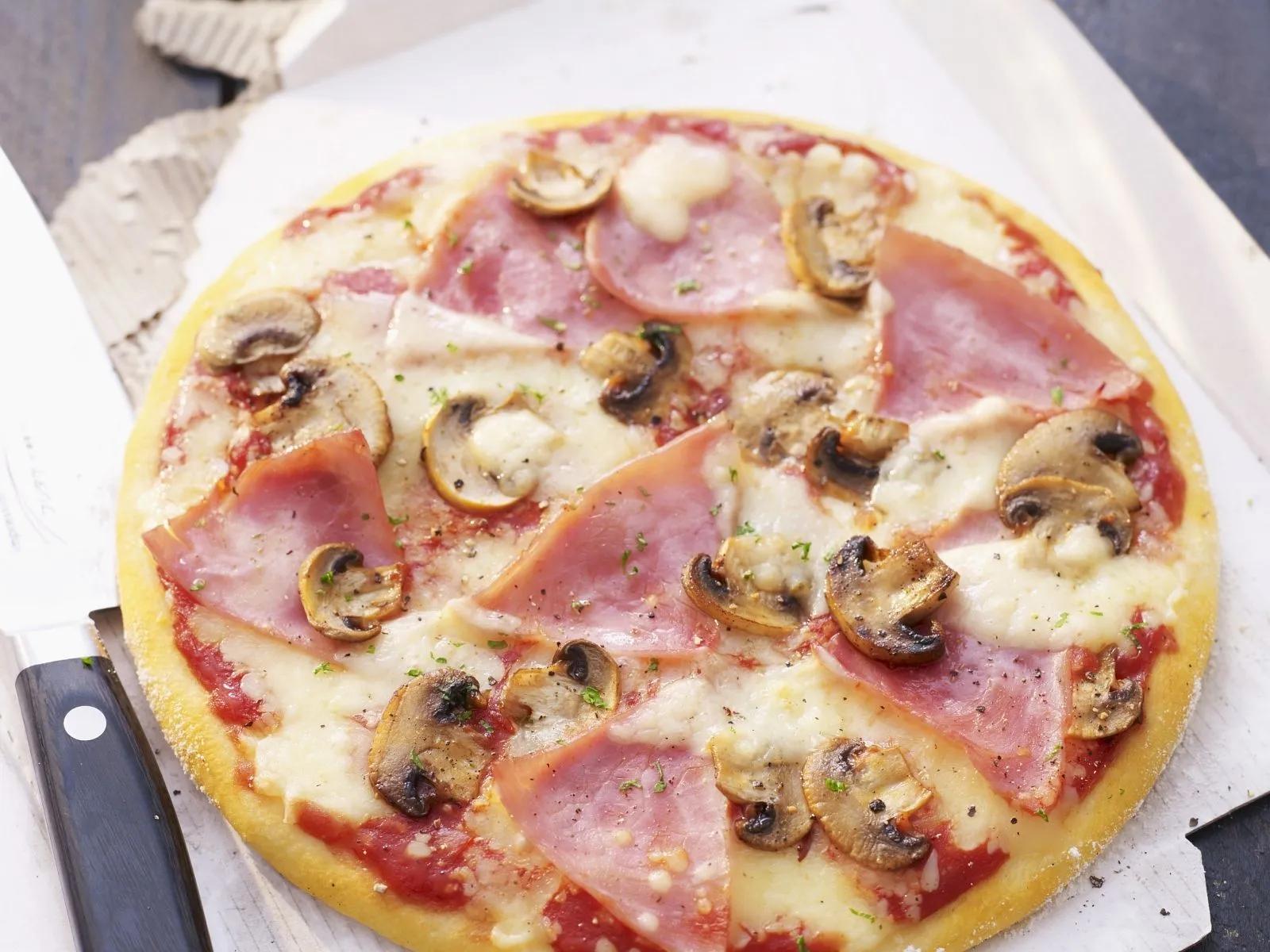 Sliced Ham and Mushroom Pizza recipe | Eat Smarter USA