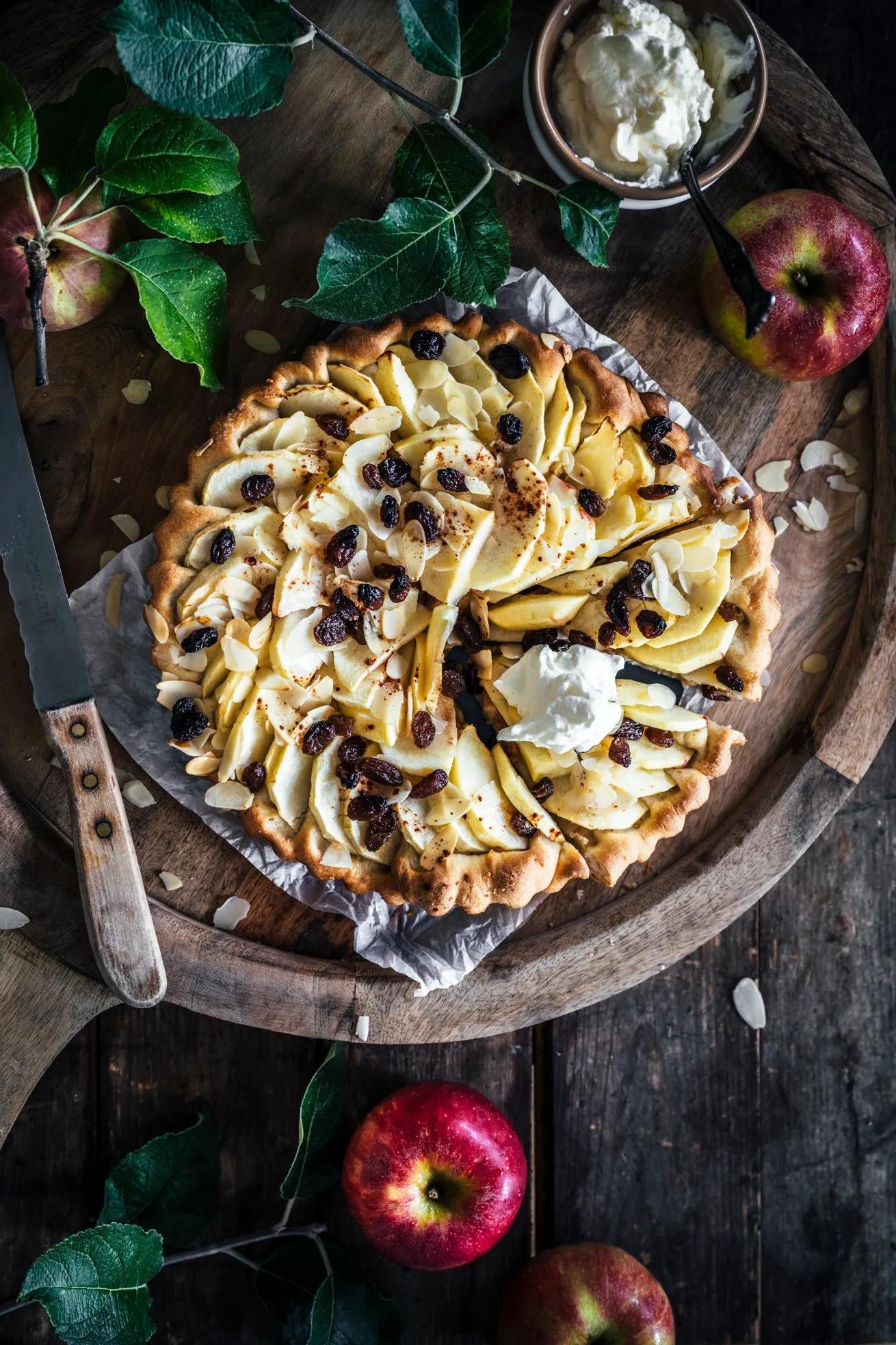 Unser bester schwäbischer Apfelkuchen mit Hefeteig und Rosinen