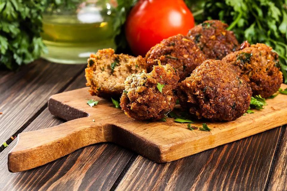 Homemade Falafel: This Authentic Fried Israeli Falafel Recipe Is Crazy ...