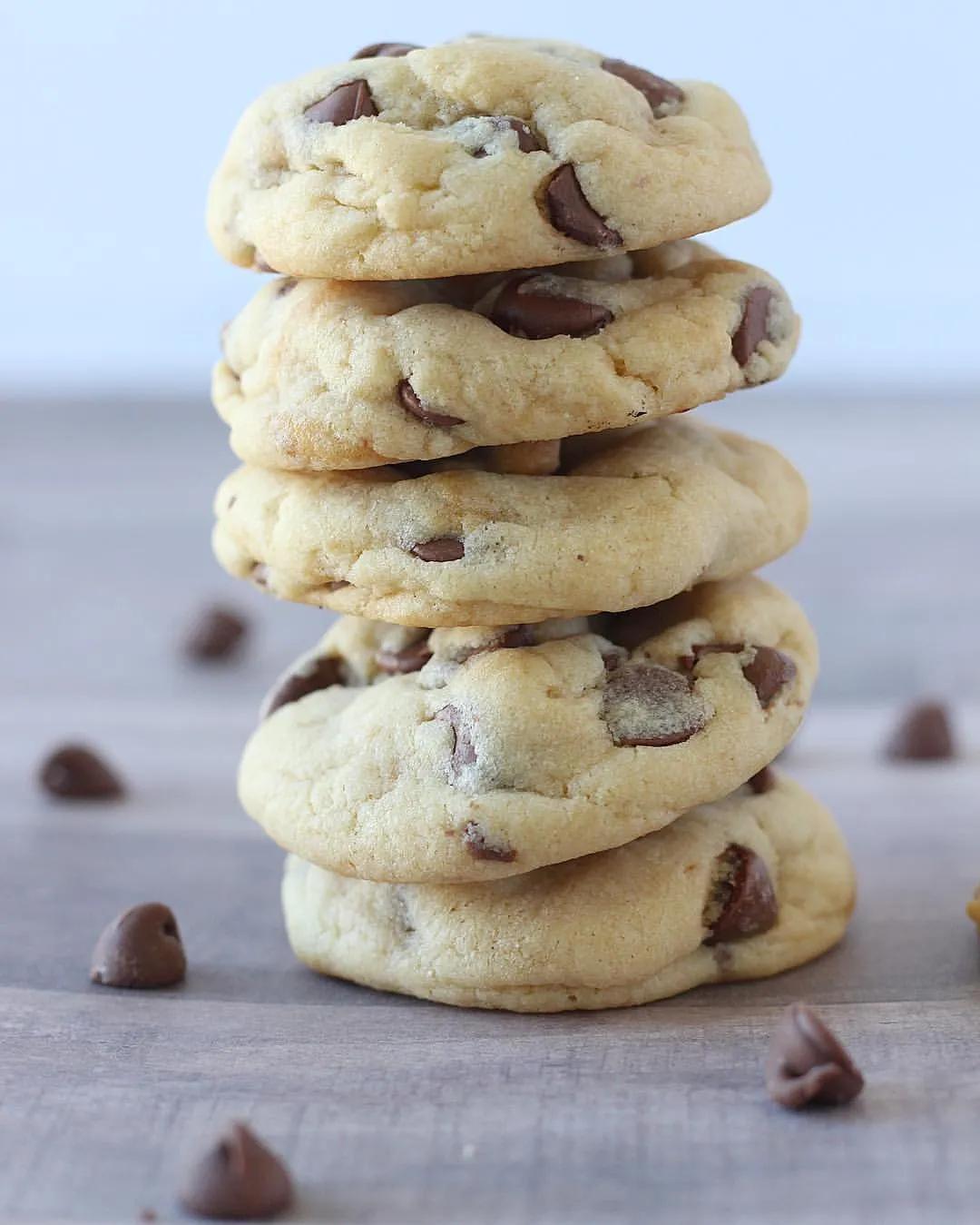 INCREDIBLY SOFT CHOCOLATE CHIP COOKIES - Ambers Kitchen Cooks