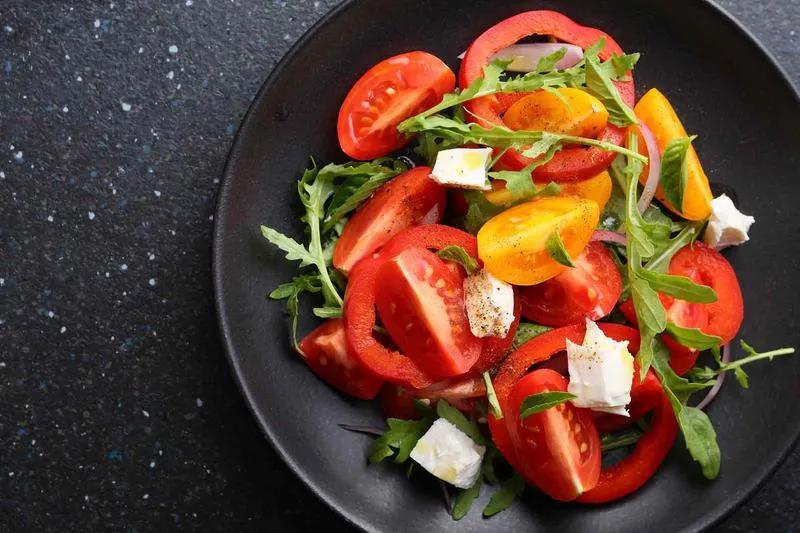 Paprika-Tomaten-Salat » Rezept lecker daheim | GOURMETmagazin
