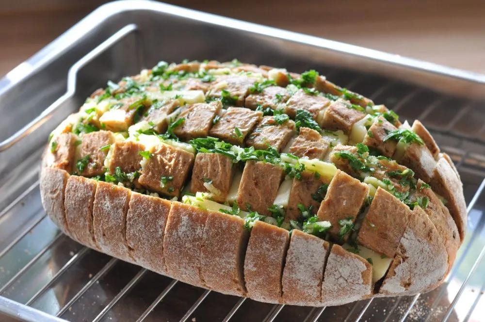 Käse-Zupfbrot – Partybrot mit Kräutern und Käse | Rezept | Rezepte ...