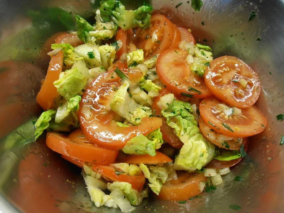 Italienischer Blattsalat Mit Bunten Tomaten Und Mozzarella — Rezepte Suchen