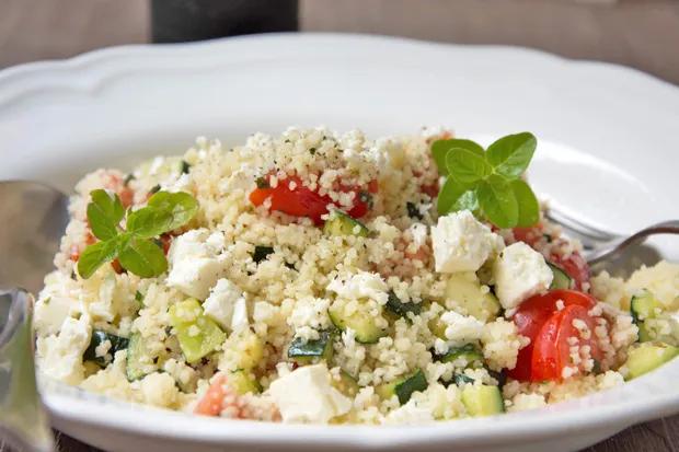Couscous-Salat mit Feta - Rezept | GuteKueche.at