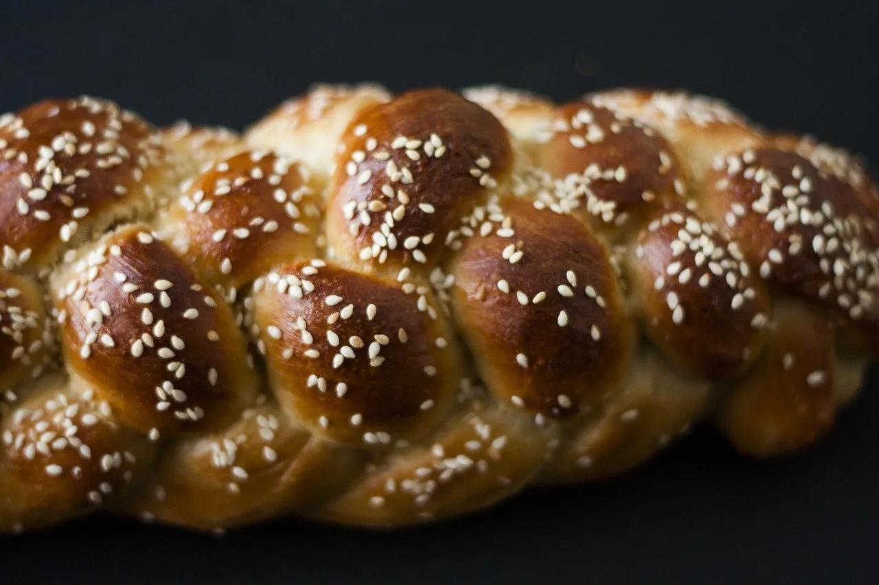 How to &amp;quot;Take&amp;quot; Challah | My Jewish Learning