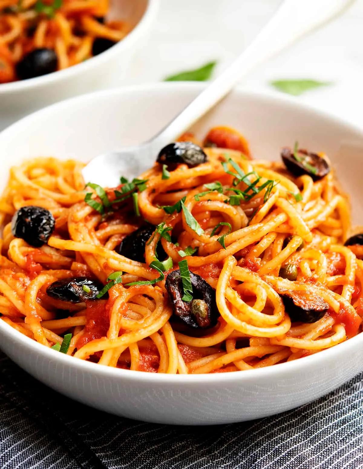 Spaghetti alla Puttanesca - Pinch and Swirl