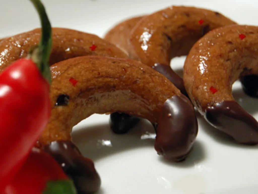 Nougathörnchen mit Chili und gerösteten Kakaosplittern - einfach ...