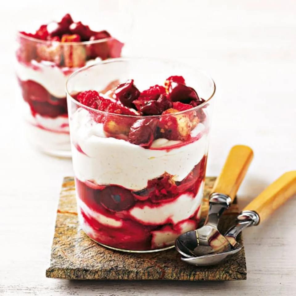 Kirsch-Zwieback-Trifle - „Ein fruchtiges Schicht-Dessert, wie es im ...
