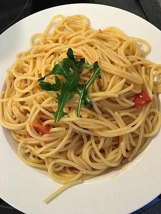 Scharfe Spaghetti mit Rucola, Tomate und Parmesan von lilabär | Chefkoch.de
