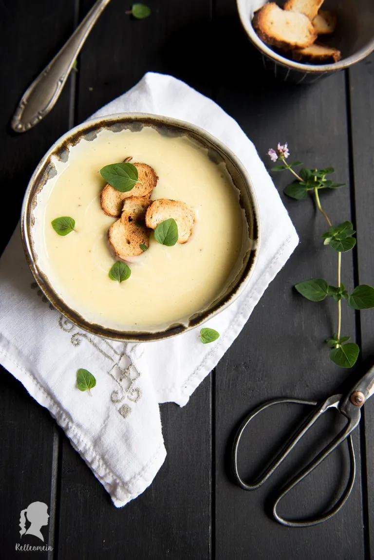 Kartoffelcremesuppe mit Laugencroutons (inkl. Thermomix® Rezept)