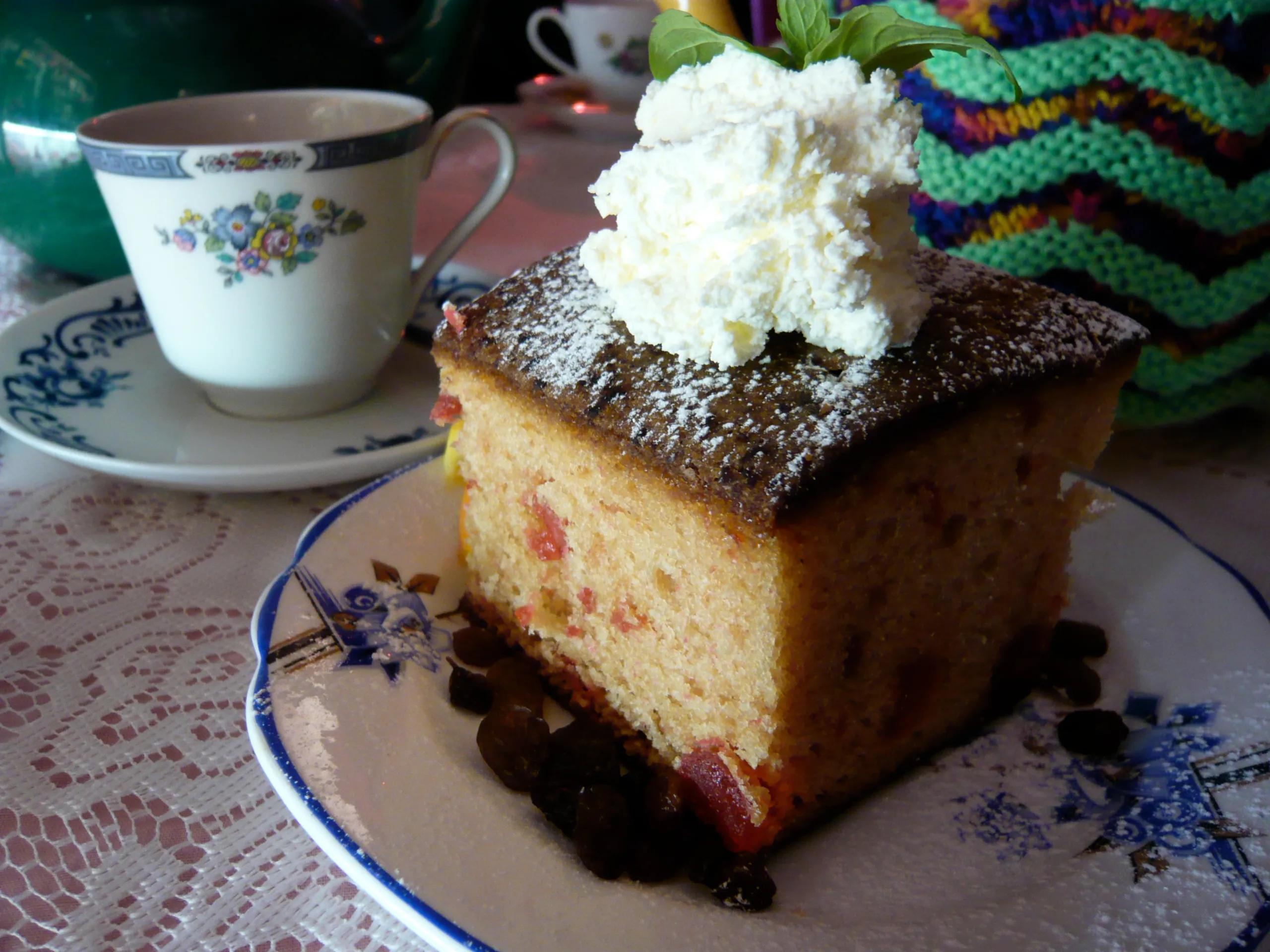 File:Cherry madeira cake.jpg - Wikimedia Commons