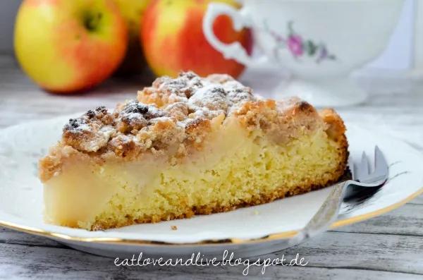 Der Herbst ist da: Birnen-Apfel-Kuchen mit Zimtstreuseln - eatloveandlive