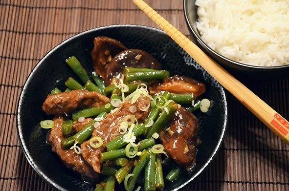 Rindfleisch in Austernsoße mit Shiitake und grünen Bohnen | Austernsoße ...