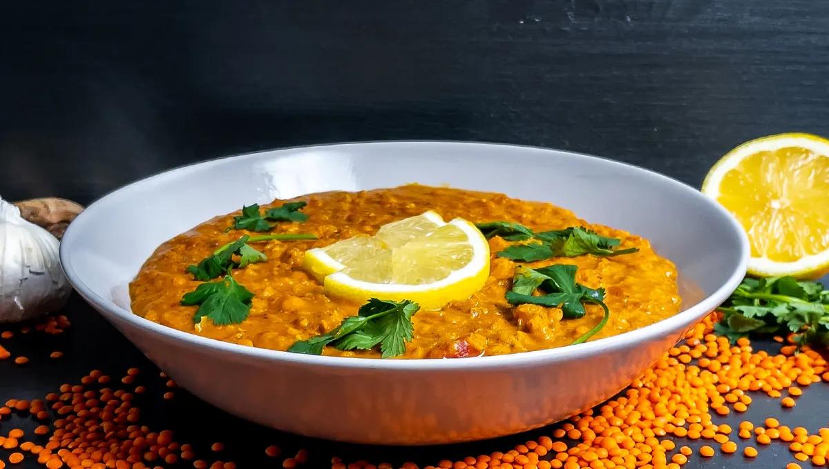 Indisches Linsencurry [Veganes Rezept] - nutrilicious