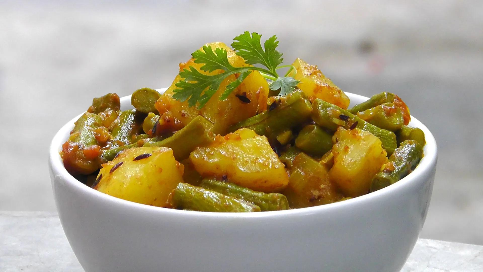 Indische Kartoffeln mit grünen Bohnen – International Vegan