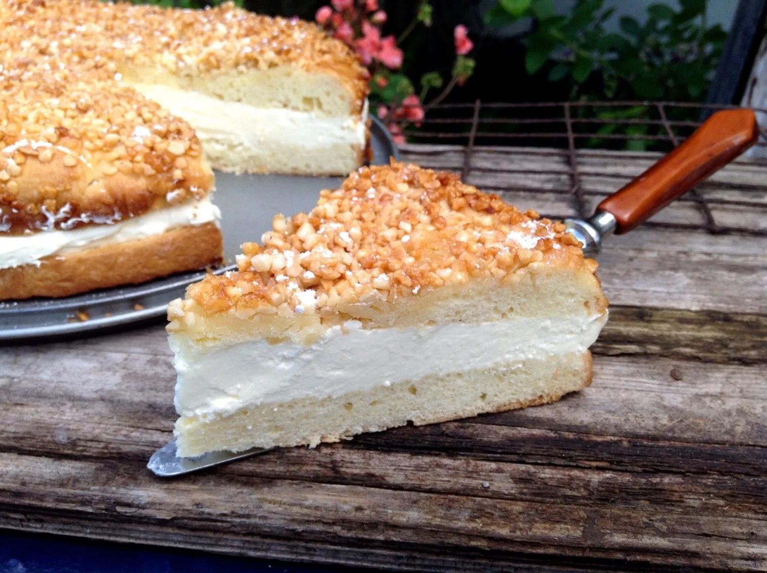 Bienenstich mit Buttercreme | Bienenstich kuchen, Bienenstich rezept ...