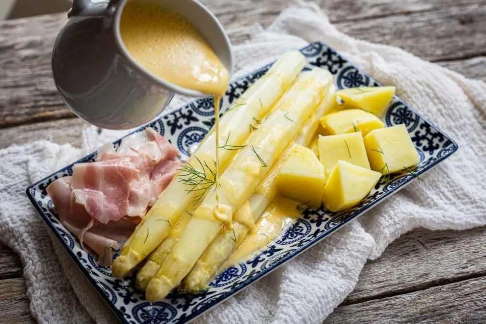 Spargel mit Kartoffeln und Hollandaise aus dem Thermomix - Ein Genuss!