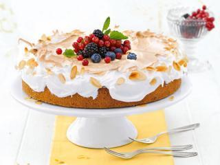 bananencreme kuchen mit beeren