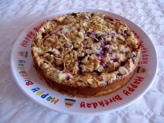 beeren käsekuchen mit mandelhaube