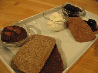 brötchen mit hüttenkäse und himbeer aufstrich brötchen mit nusscreme