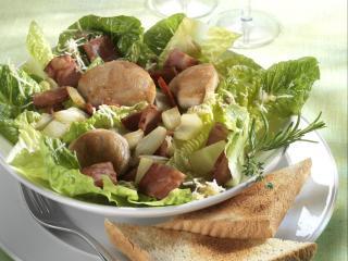 caesar’s salat mit puten minutensteaks chorizo und fenchel