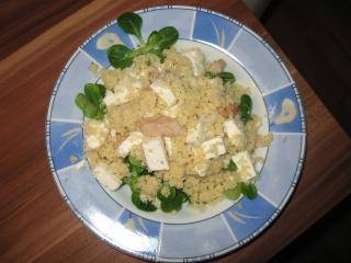 couscous feldsalat mit putenbruststreifen und gewürfeltem feta