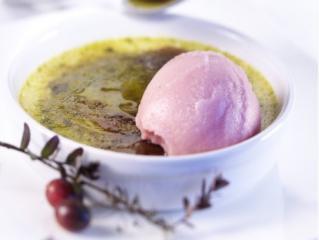 créme brúlée mit cranberry wodka sorbet