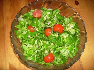 feldsalat mit tomaten und senf dressing